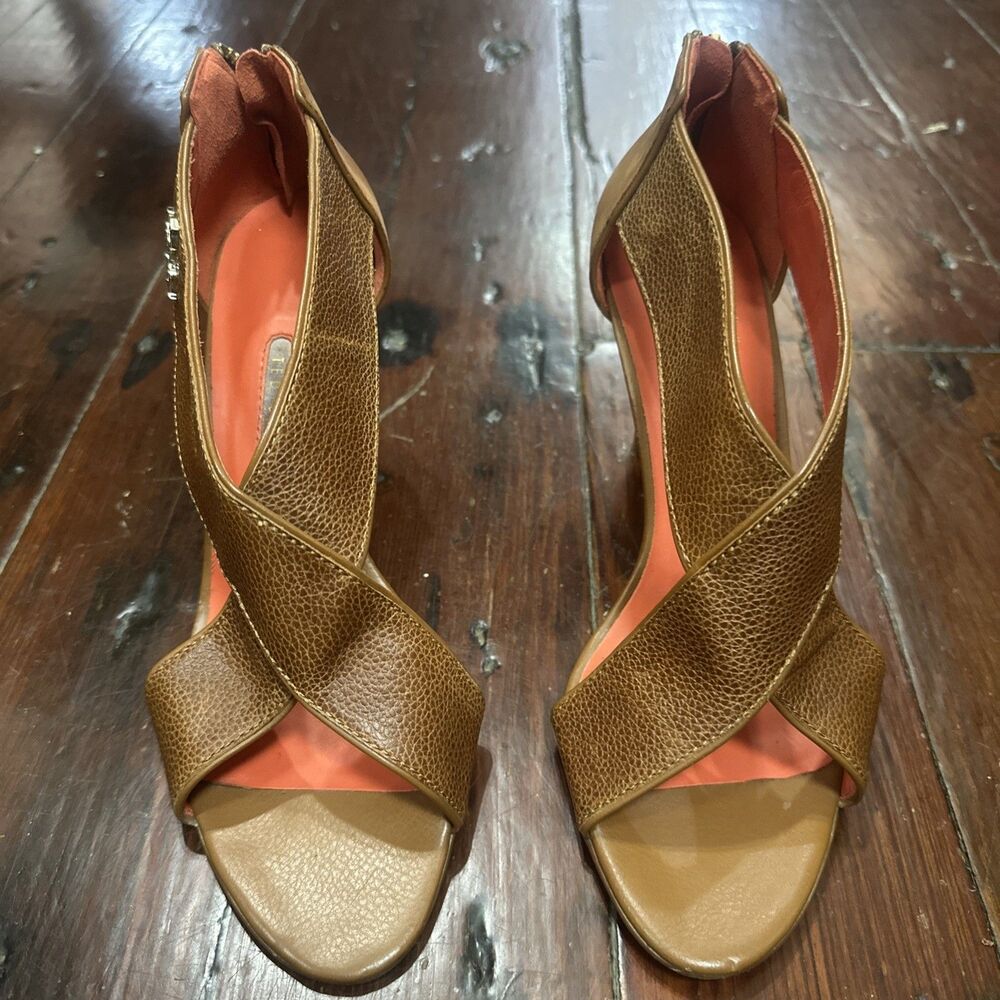 Ted Baker Leather Criss Cross Size 8 High Heel Pebbled Leather Designer